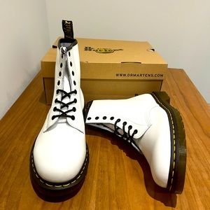 Dr.Martens 1460 smooth leather lace up boots.